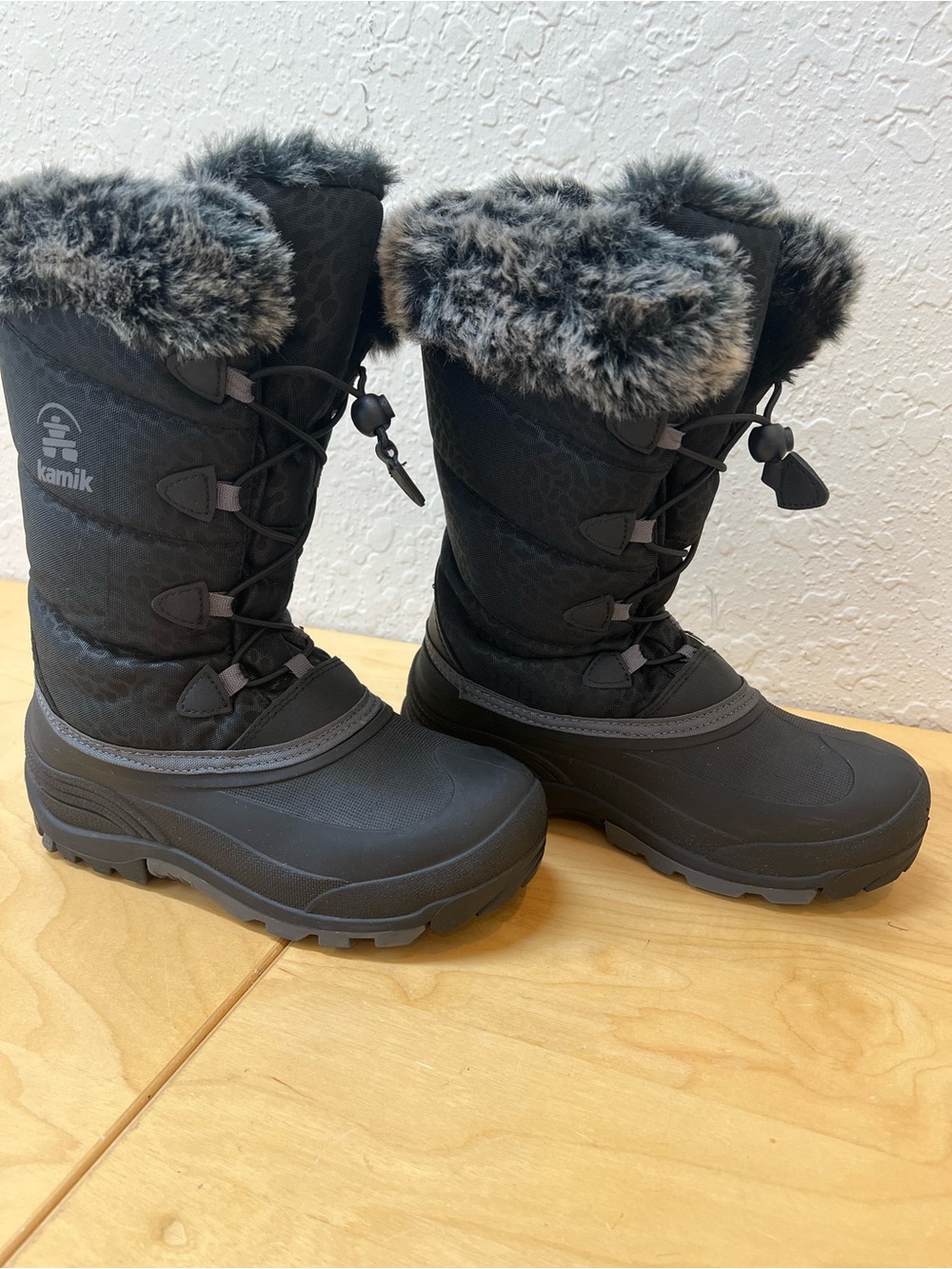 New without a box Kamik Kids Black Faux Fur-Trim Winter Boots size 5
